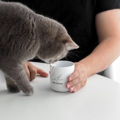 Katze mit Tasse aus eißem Keramik mit süßem Katzenspruch für Catlover