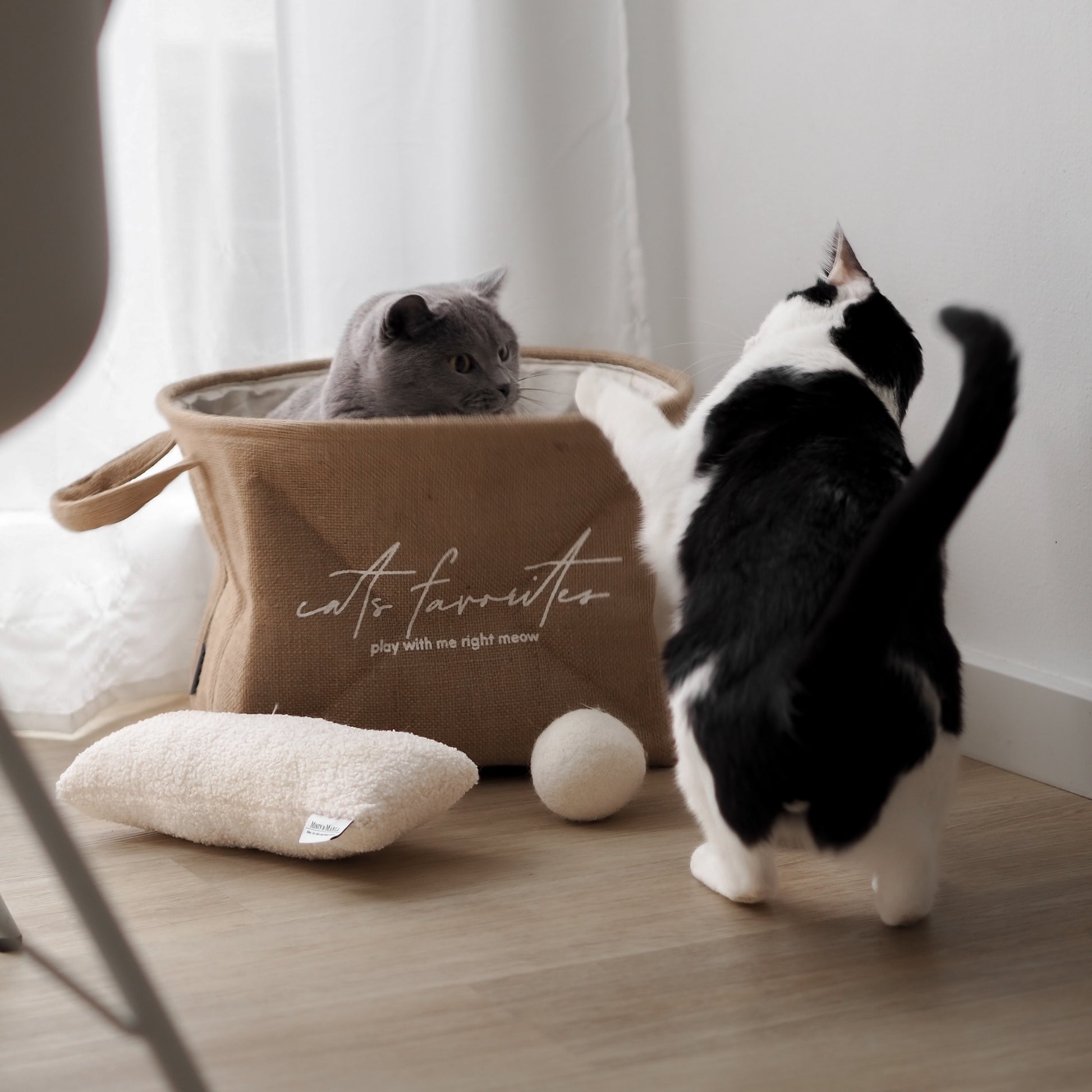 Korb für Spielzeuge von Katzen aus Jutestoff