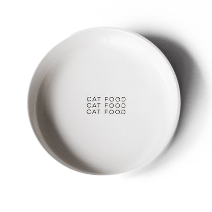 Extra flacher Katzennapf für Schnurrhaare geeignet aus Keramik mit Aufdruck "Cat Food".