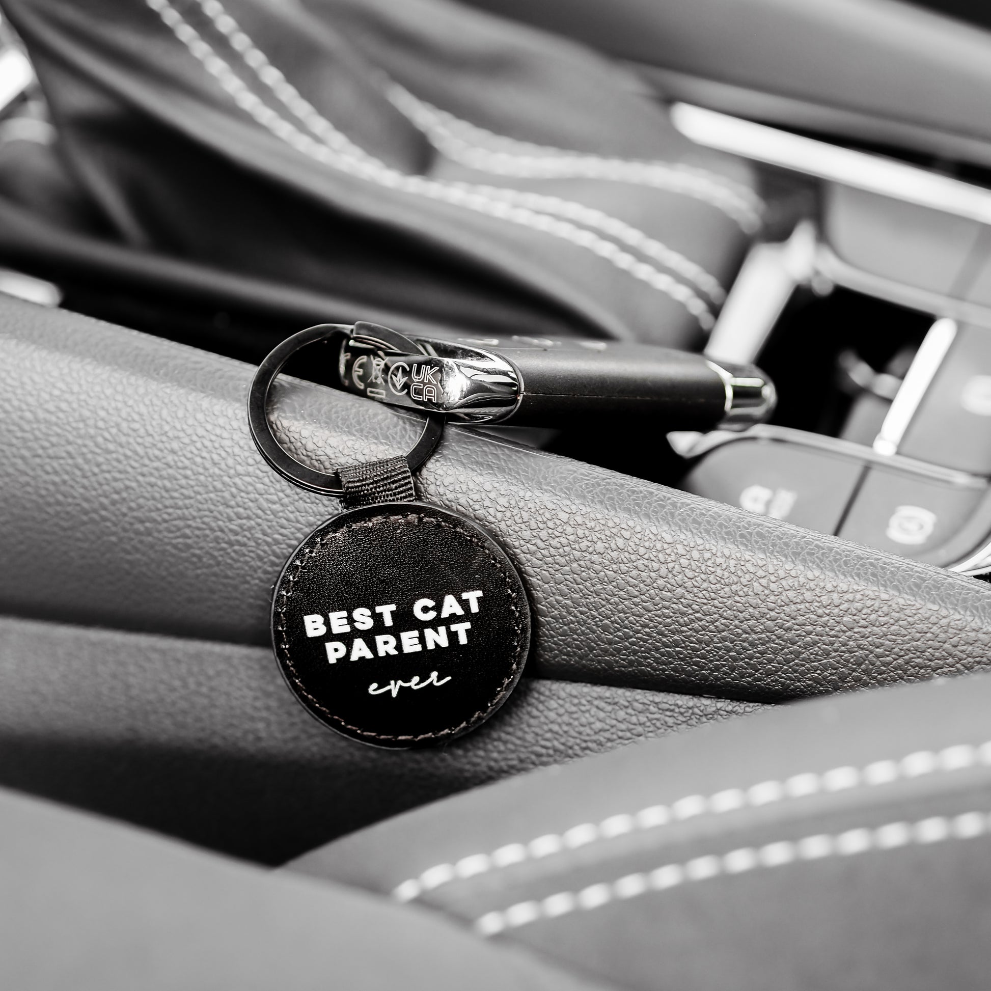 Schwarzes Schlüsselband für Katzenmams und Katzenpaps am Autoschlüssel