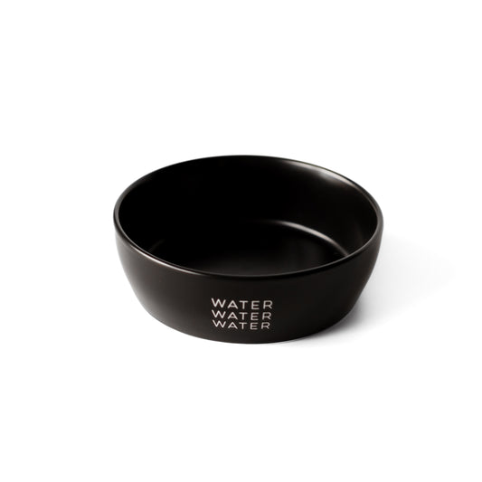 Matt schwarzer Wassernapf für Katzen aus hochwertigem und hygienischem Keramik.