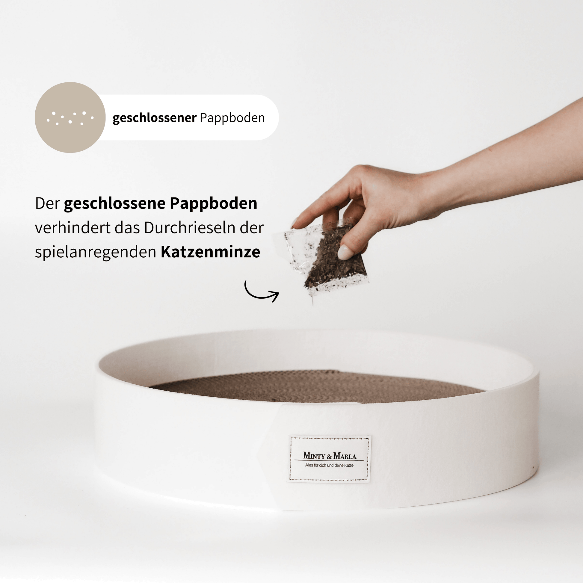 Modernes Kratzbrett mit Kratzpappe für Katzen mit Katzenminze